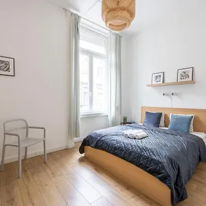 https://apt-central-grand-with-5bedrm-2bathroom.inbudapesthotels.com