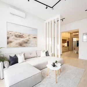 https://luxurious-spacious-central-residence-with-balcony.inbudapesthotels.com